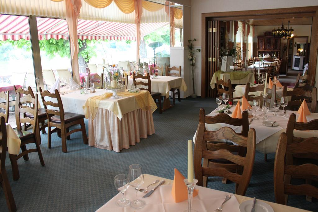 Moselromantik-Hotel Zum Loewen Ediger-Eller Ngoại thất bức ảnh